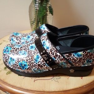 Koi by sanita  professional  clogs size 38